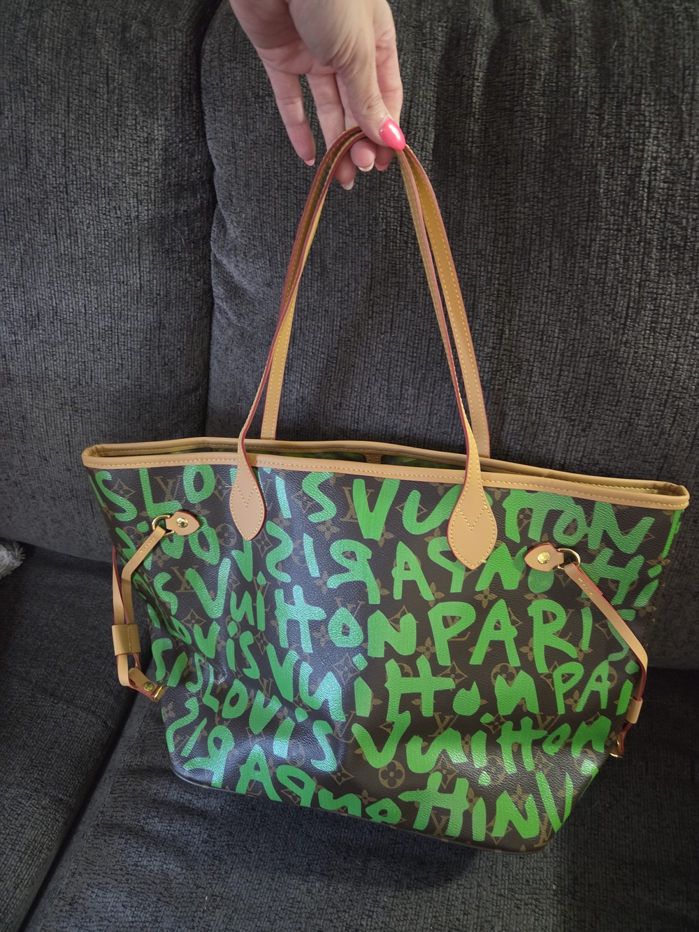 Green Graffiti Neverfull Tote Bag With Pouch - Picture 10 of 11